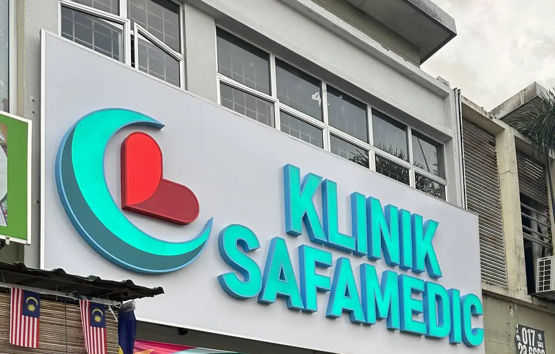 Papan tanda Klinik Safamedic Hulu Langat